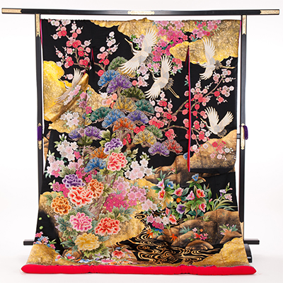 花嫁　正絹　色打掛　010051　黒地　ゴールド箔　梅松　相良刺繍
